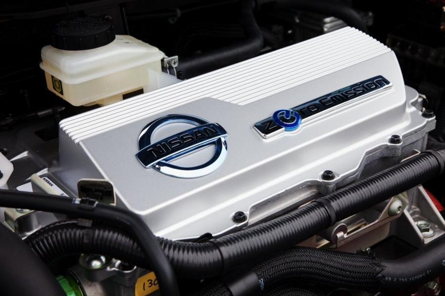  Nissan Leaf 2012 года  (фото 13 из 45)